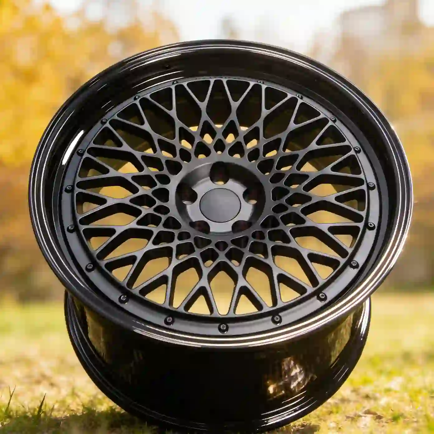 Top view of passenger car two-piece forged wheel for 911 E260 E300 S450 S500 M3 M4 luxury car