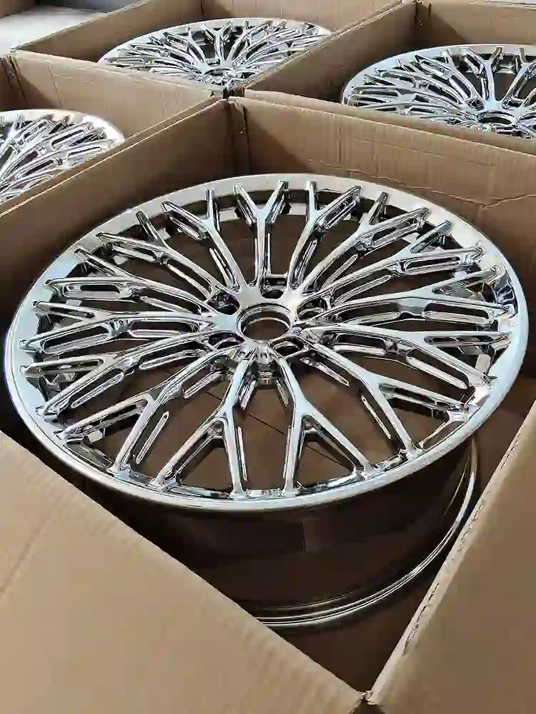 Detail picture of two-piece forged alloy car wheels 18 - 24 from Chinese factory