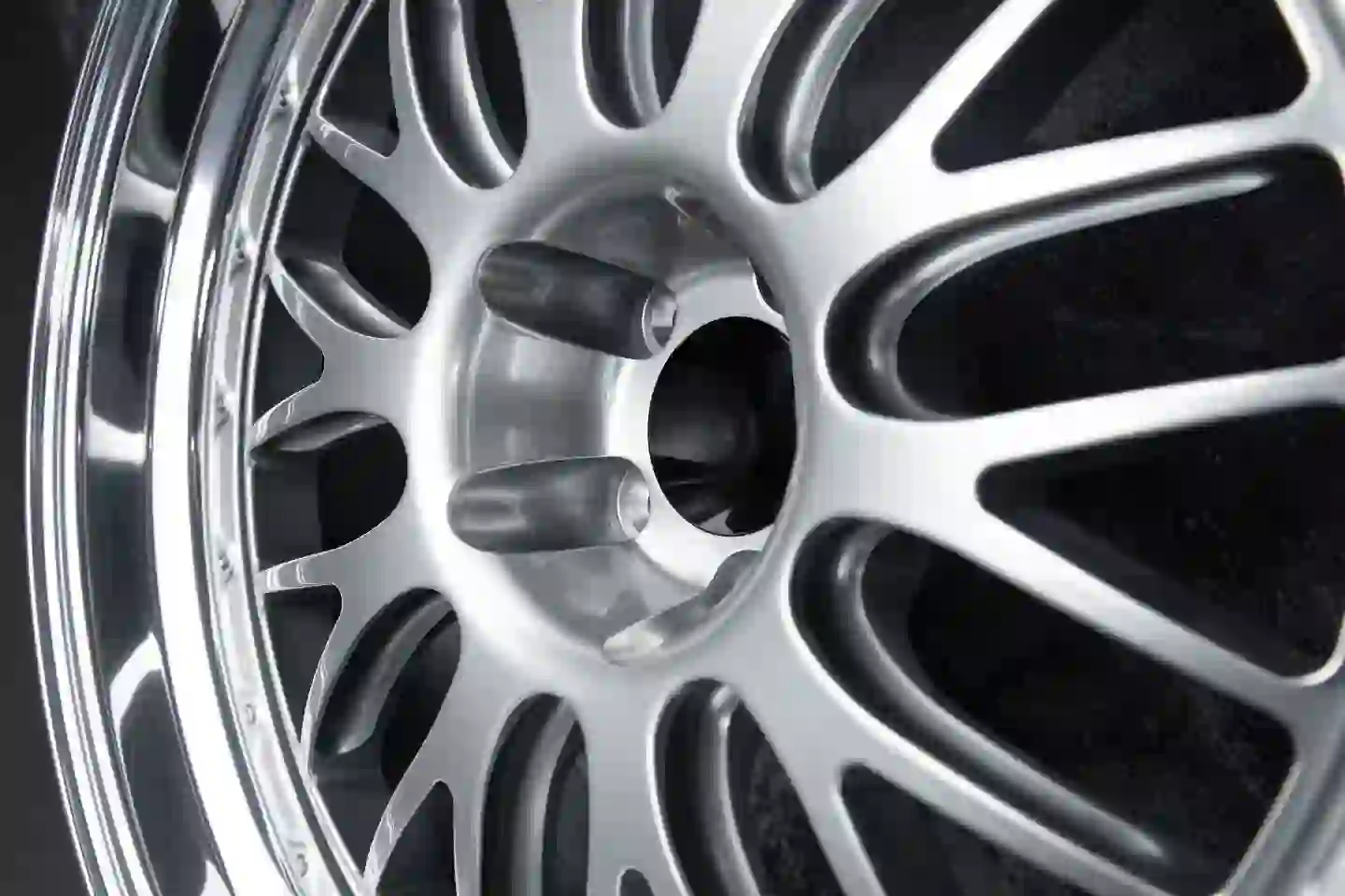 Central detail diagram 2 of 2-piece forged silver deep dish aluminum wheels for porsche 911 992 997