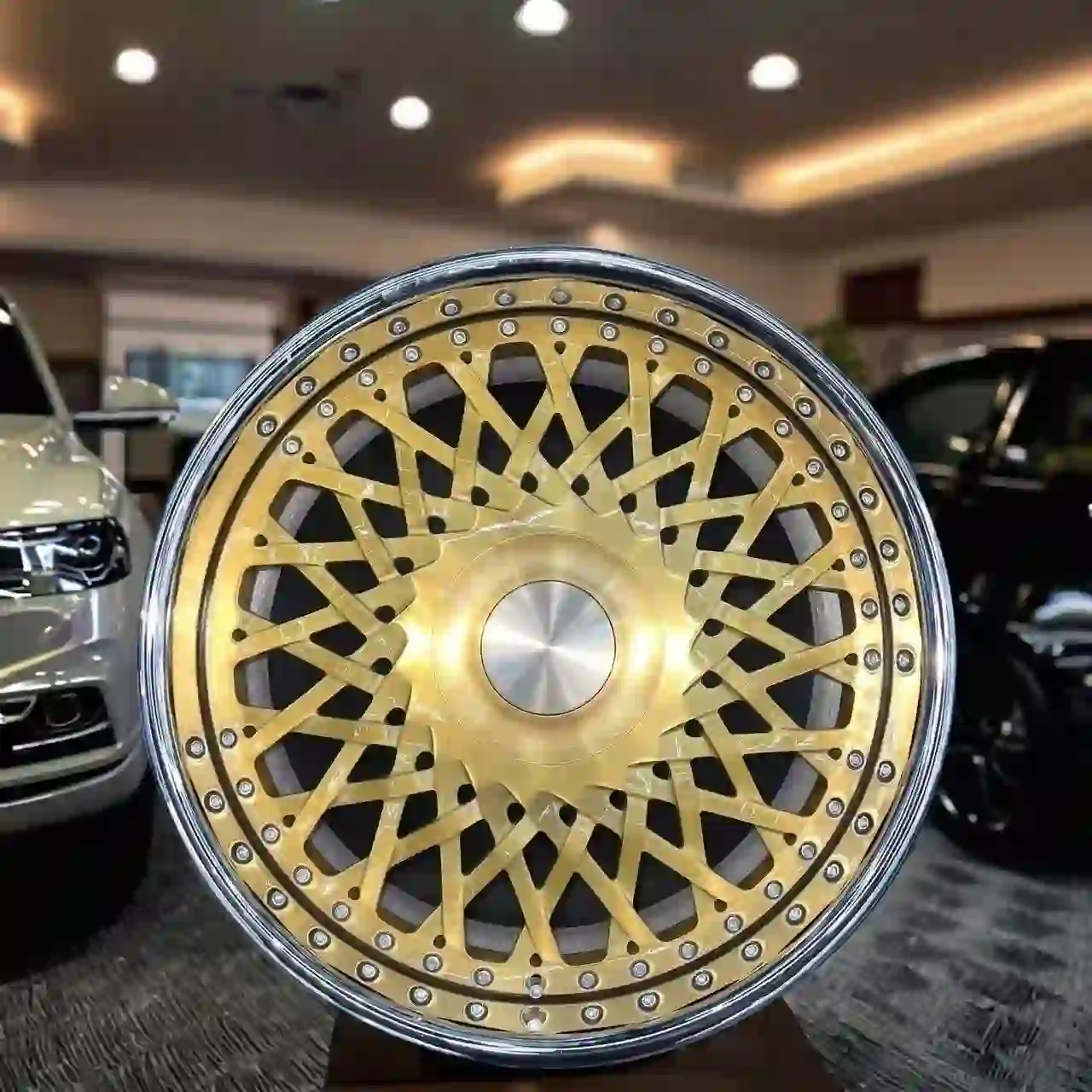 Front view of deep concave rims 2-Piece forged 20-26inch aluminium alloy gold wheels for BMW Rolls-Royce Porsche