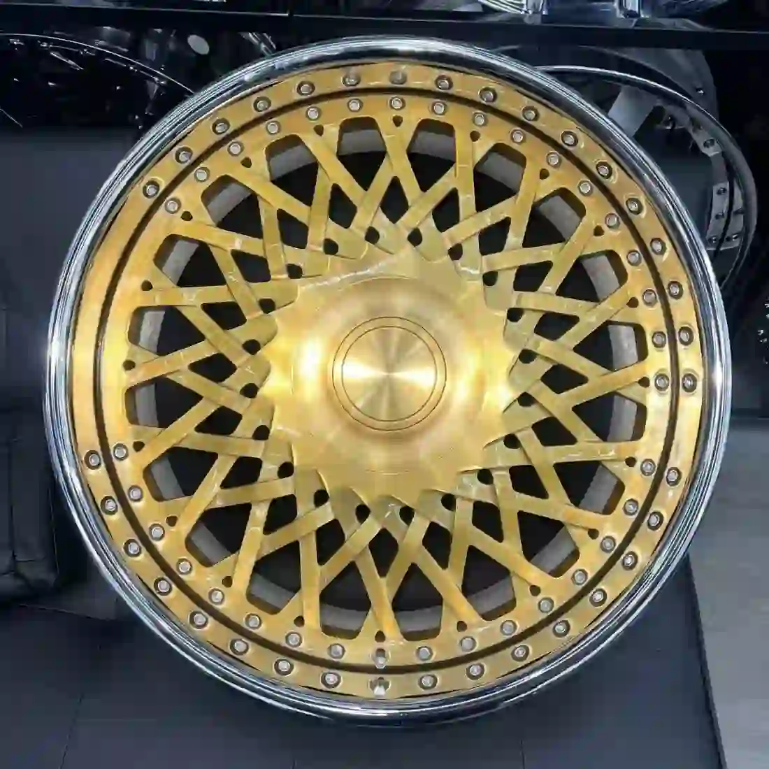 Real photo of deep concave rims 2-Piece forged 20-26inch aluminium alloy gold wheels for BMW Rolls-Royce Porsche