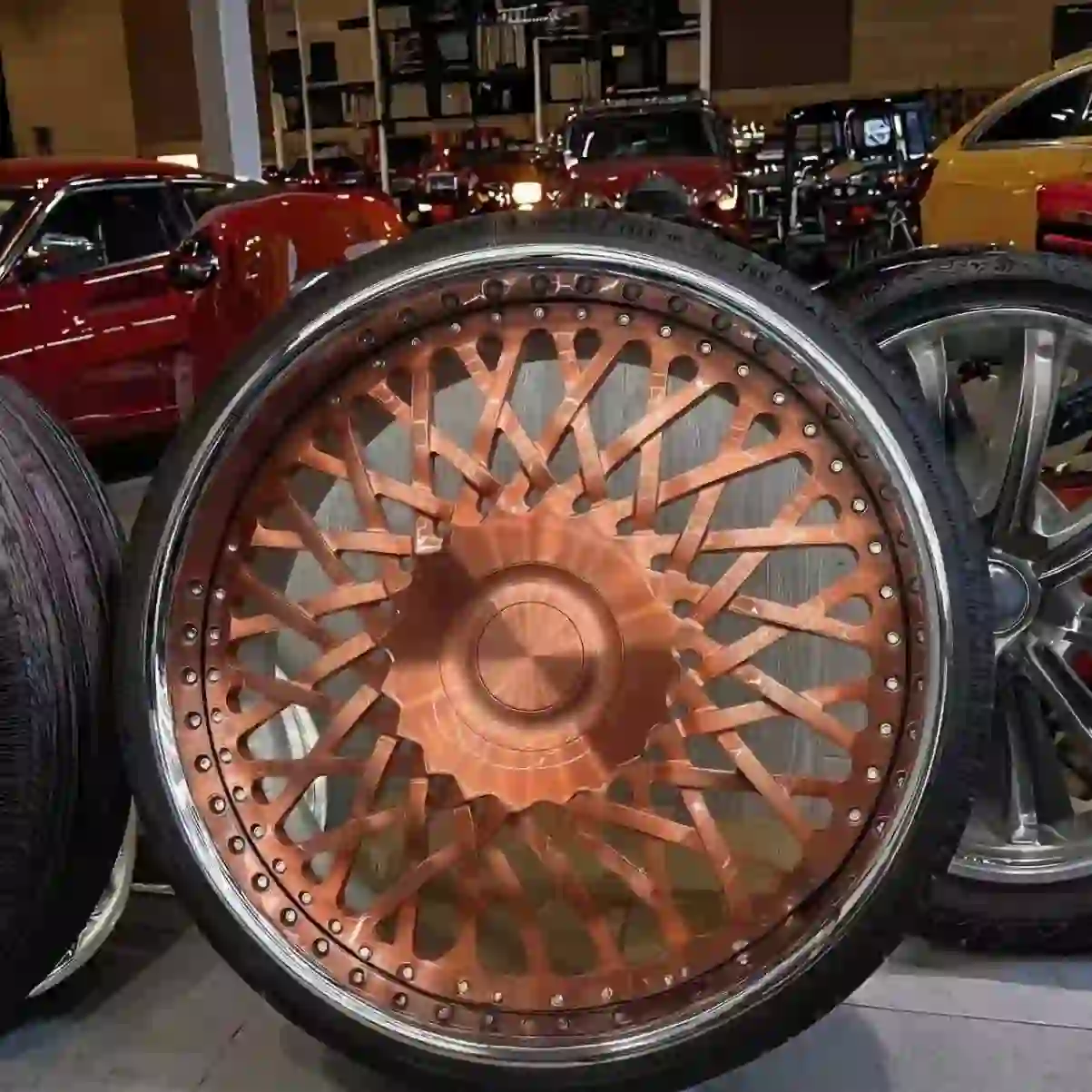 Scene diagram of forged 2-Piece 20-26inch aluminium alloy Champagne color wheels for BMW Rolls-Royce Porsche