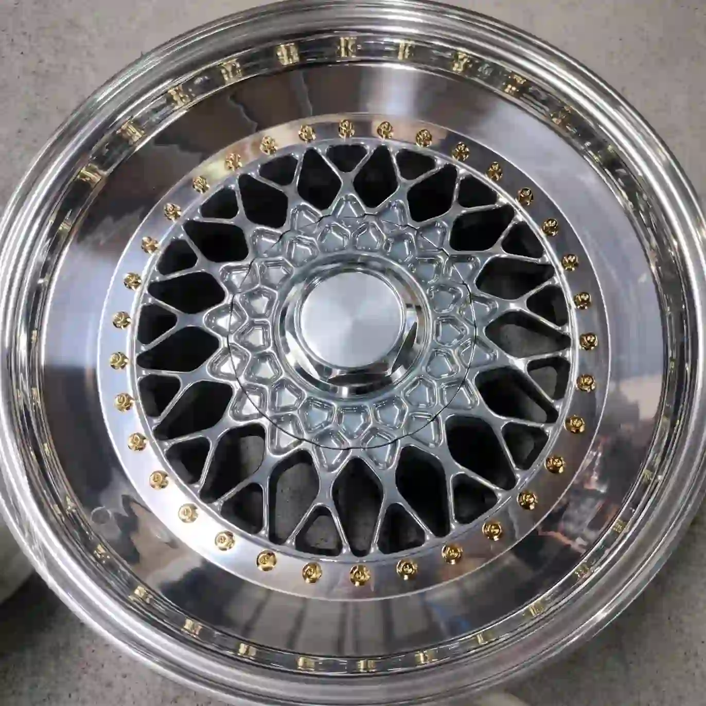 Top view:3-piece forged wheels 17-24 inch mesh 100/112/120mm for Audi A3 A4 A5,BMW E24 E30,Mercedes-Benz,and Volkswagen Golf