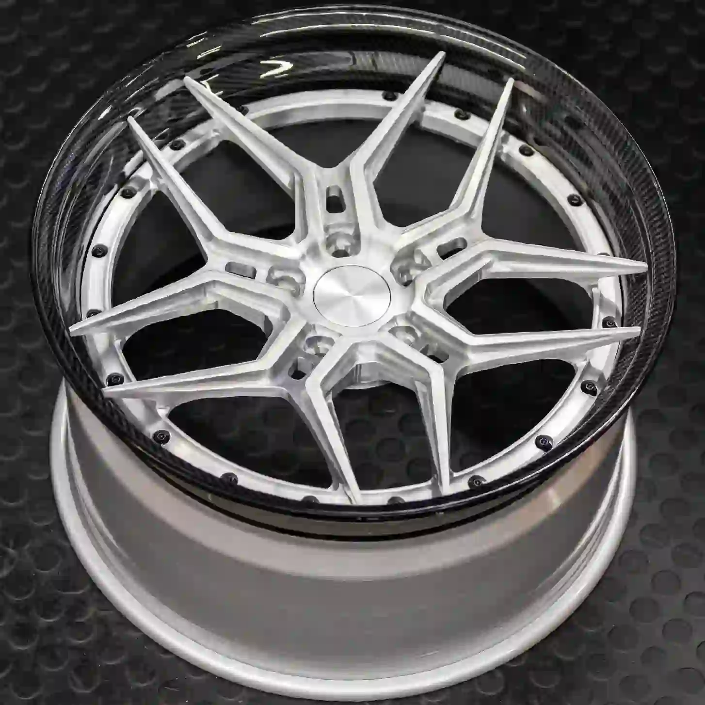 Live shot top view of custom 2 Piece/3 Piece deep concave forged carbon fiber wheels 17 18 19 20 21 22 inch silver rims for passenger cars