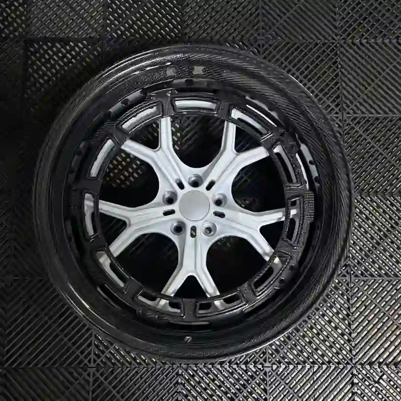 Real shot front view of deep dish forged carbon fiber wheels for BMW M3 Porsche 911 Lamborghini Huracan EVO Lp600 Gallardo Ferrari F458 488 F8 SF90 Audi R8 Lotus Evora Emira McLaren 570s 720s