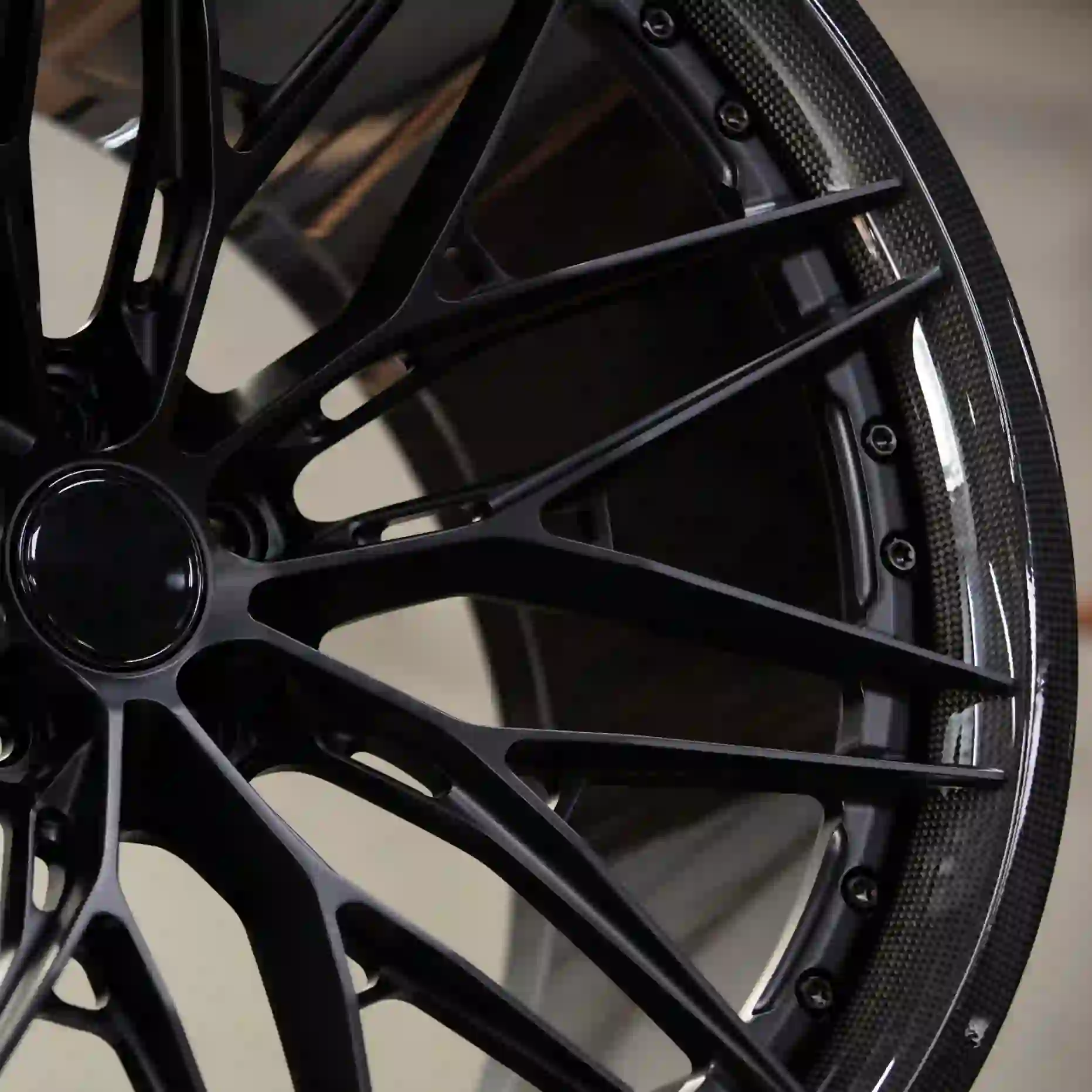 Detailed partial view of 18 19 20 21 22 24 inch forged carbon fiber black wheels for McLaren 570S, Ferrari 812 GTS Audi R8 Porsche 911