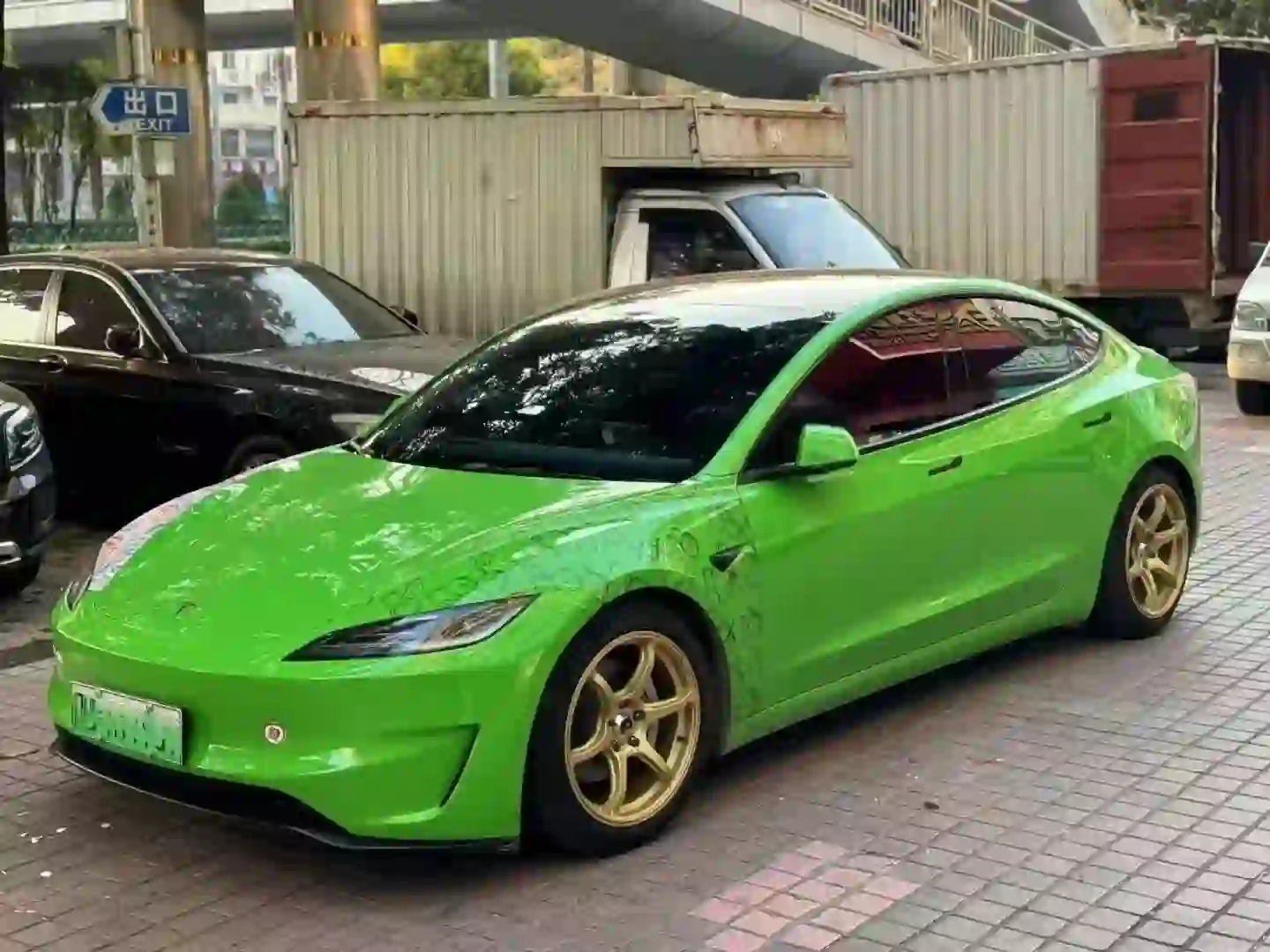 Scene diagram1:casting 18 inch aluminum gold wheels 6 holes 5x114.3 widths 8.5/9.5 fit Jetta,Audi A6,Tesla Model 3,Mazda RX8 and Toyota Camry