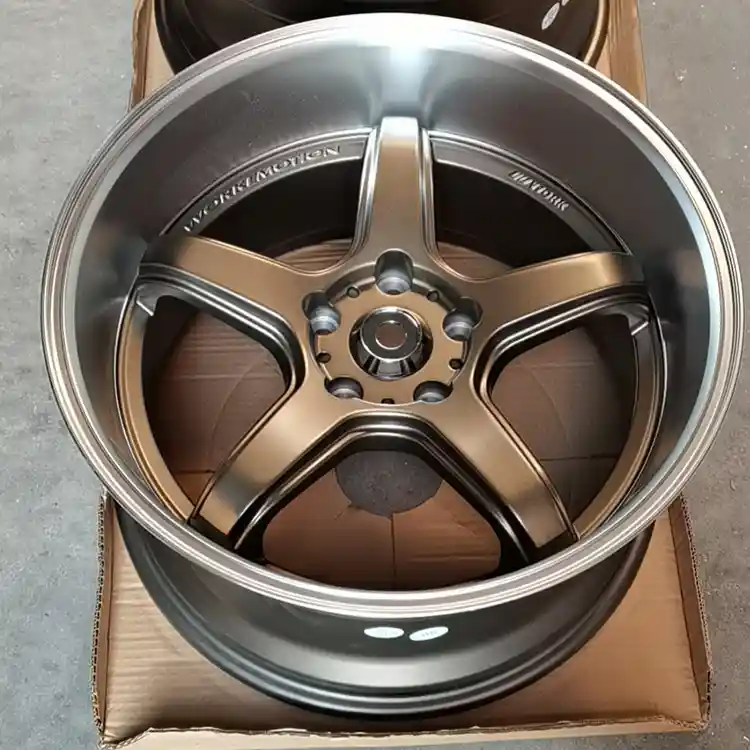 Real photo top view of aftermarket five spoke silver rims 18X10.5 inch 5x114.3 PCD cast aluminum alloy wheels