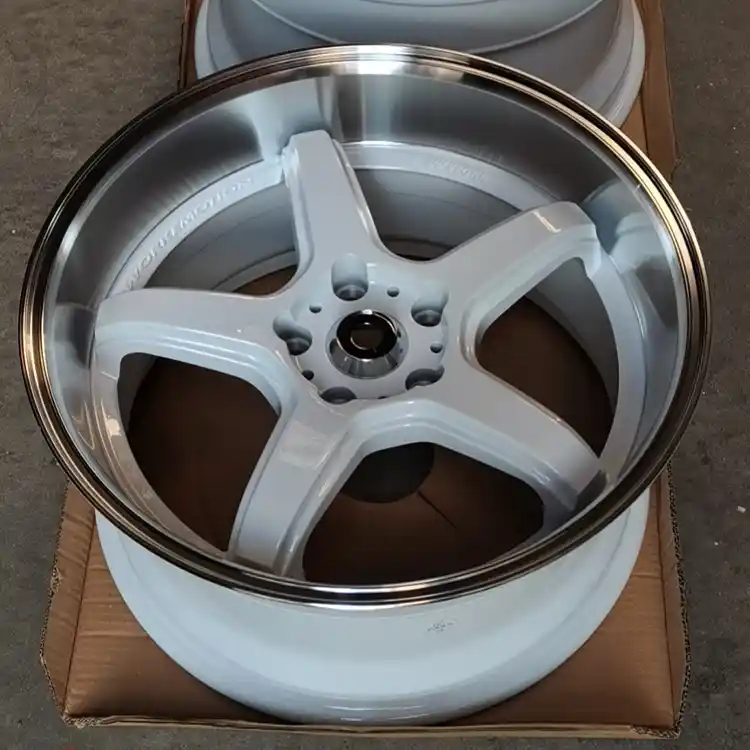 Real photo:Front view of aftermarket five spoke white rims 5x114.3 18X10.5 cast aluminum alloy wheels