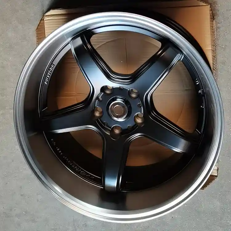Real photo:Top view of aftermarket five spoke black rims 5x114.3 18X10.5 cast aluminum alloy wheels
