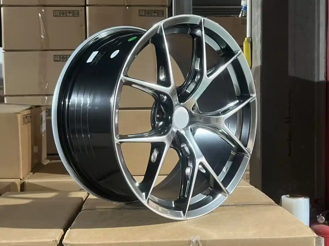 Real left shot of Y-spoke flow formed wheels 17-21 inch pcd5x112 5x120 5x114.3 for BMW M5 M3 Mercedes-Benz VW