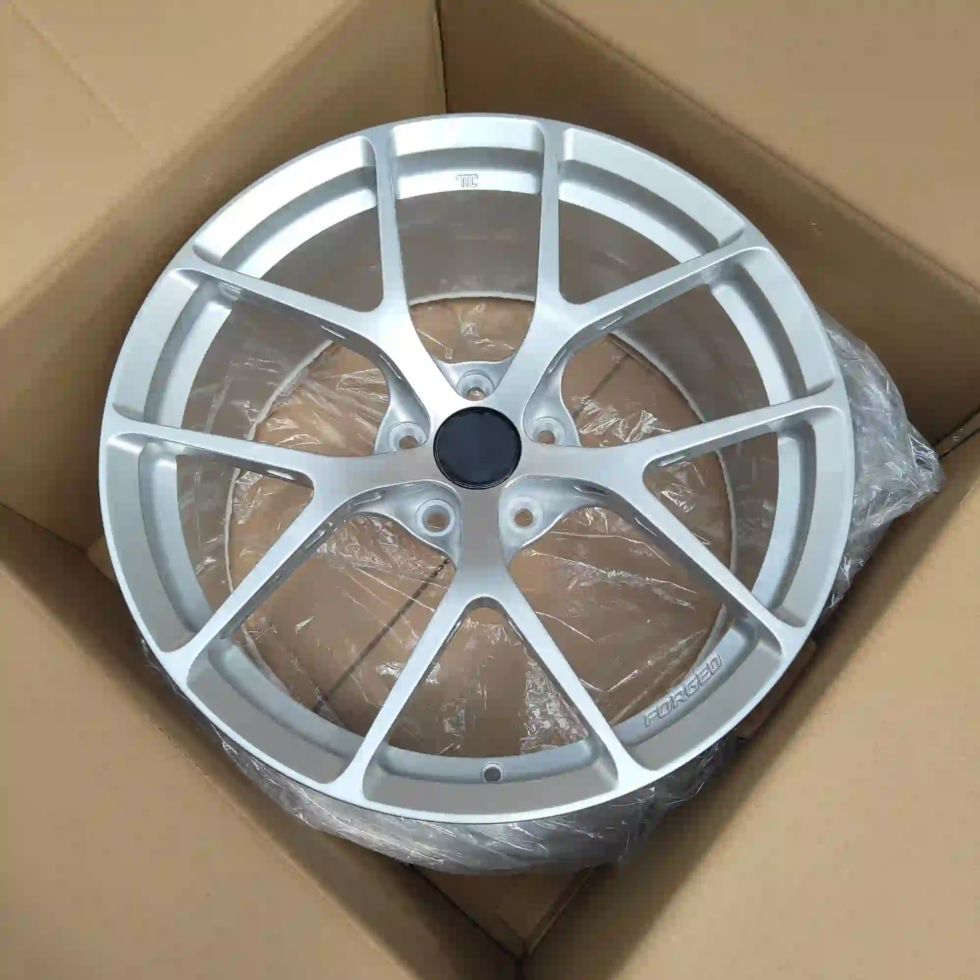 Real packaging photos of Y-spoke flow formed wheels 17-21 inch pcd5x112 5x120 5x114.3 for BMW M5 M3 Mercedes-Benz VW