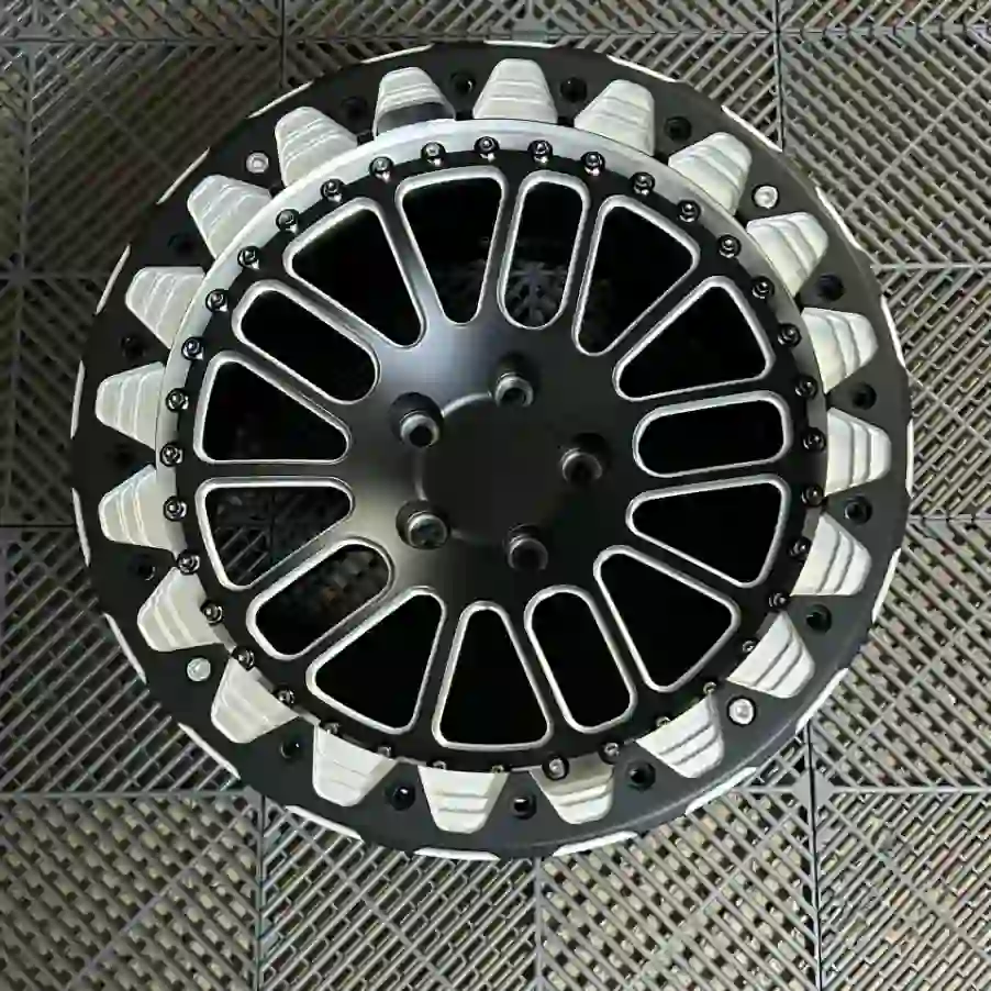 Front of real photo of forged beadlock offroad wheels 112 114.3 120mm concave rims for Mustang GT500 M3 M4 R8 Chevrolet