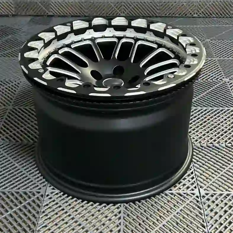 Side of real photo of forged beadlock offroad wheels 112 114.3 120mm concave rims for Mustang GT500 M3 M4 R8 Chevrolet