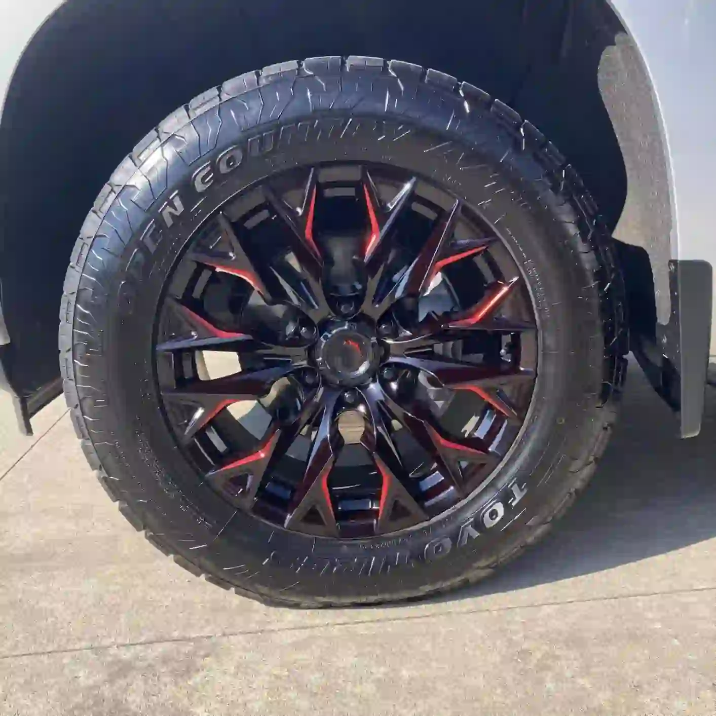 Real photo of flow-formed aluminum alloy wheel rims 17-22inch for Ford F-150 and Chevrolet Silverado 1500 pickups
